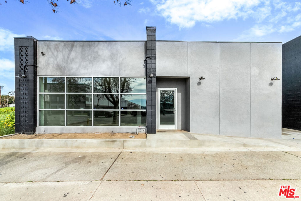 1241 W Holt Avenue Property Photo 8