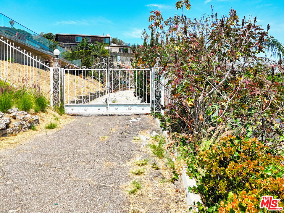 5957 Wrightcrest Drive Property Photo 1