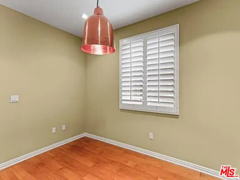 1810 S Barrington Avenue 5 Property Photo 5