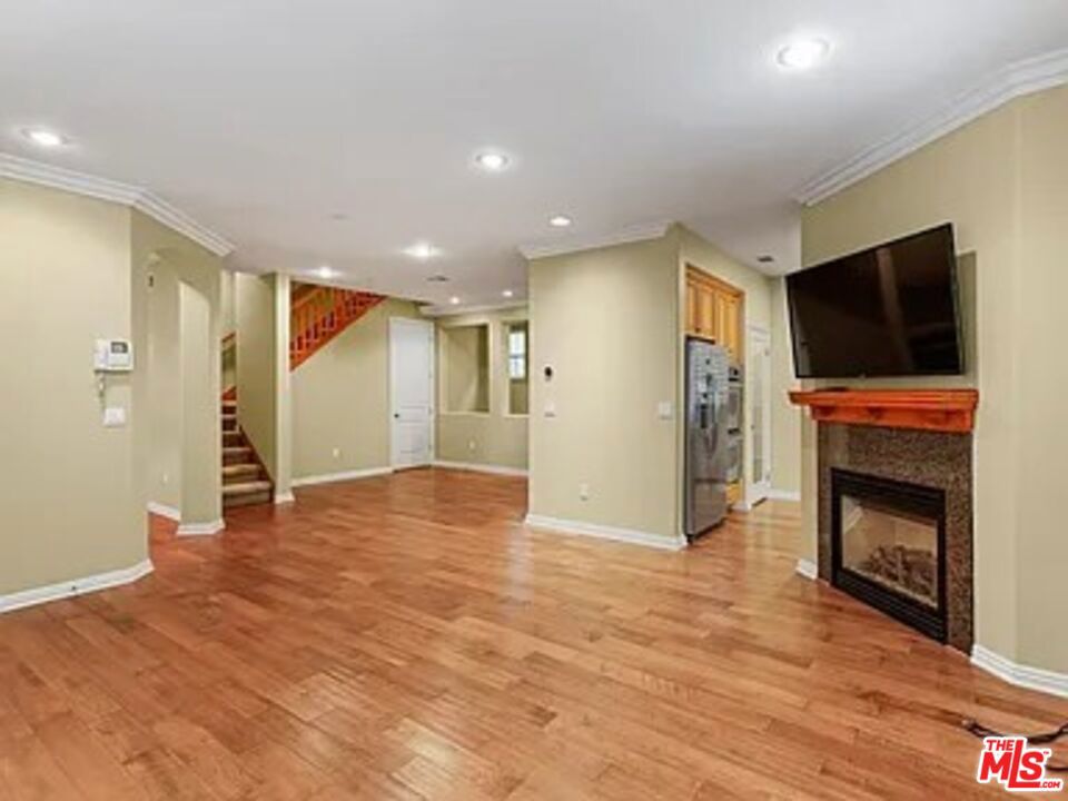 1810 S Barrington Avenue 5 Property Photo 7