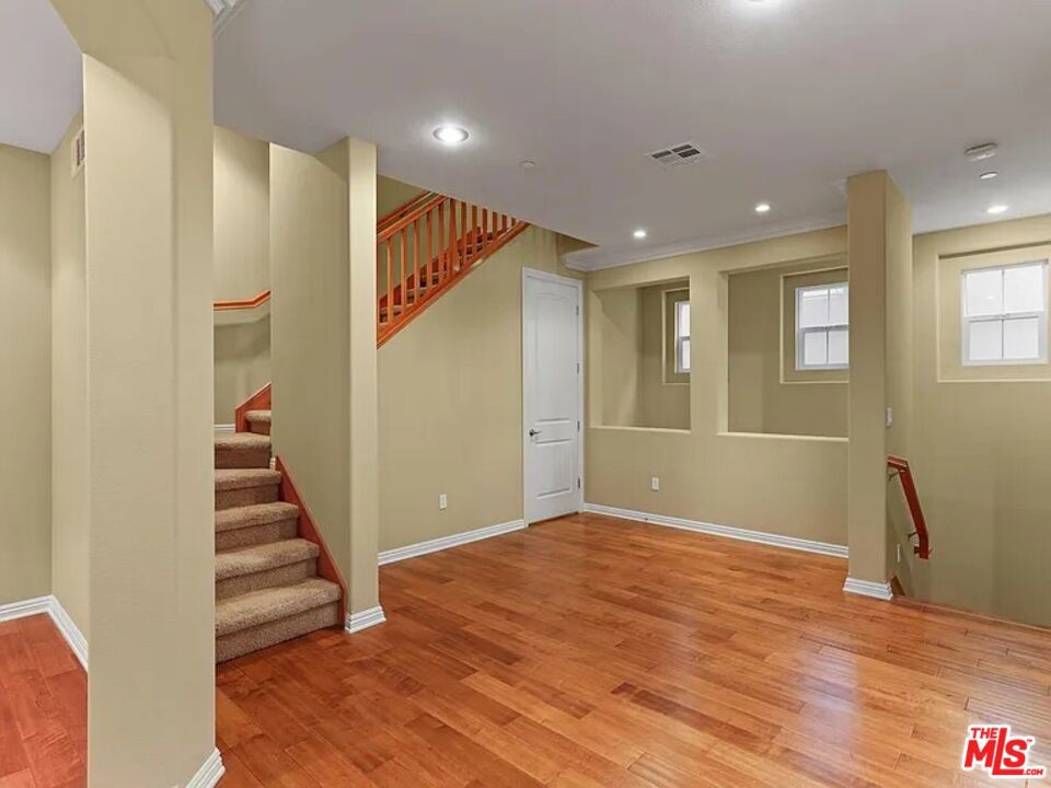 1810 S Barrington Avenue 5 Property Photo 10