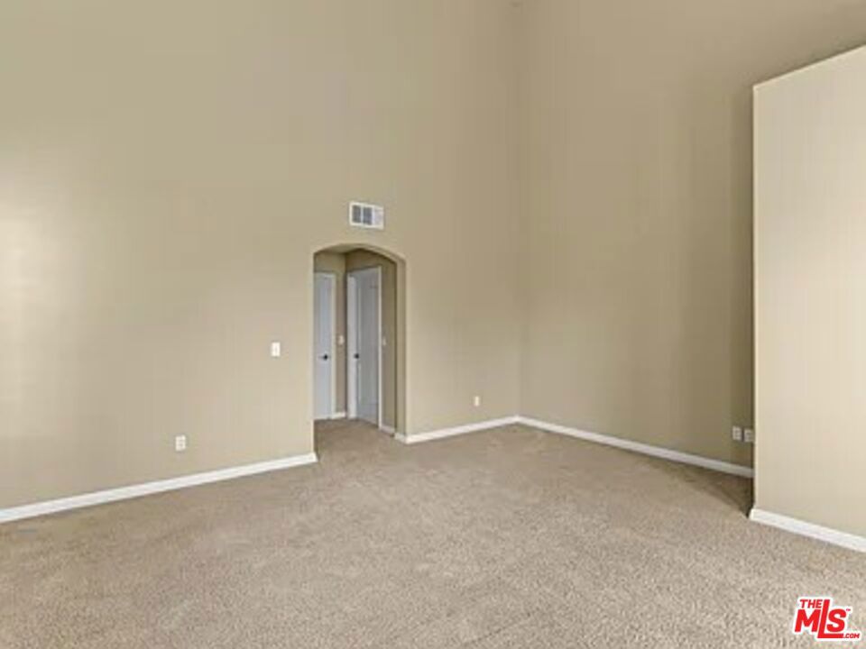 1810 S Barrington Avenue 5 Property Photo 15