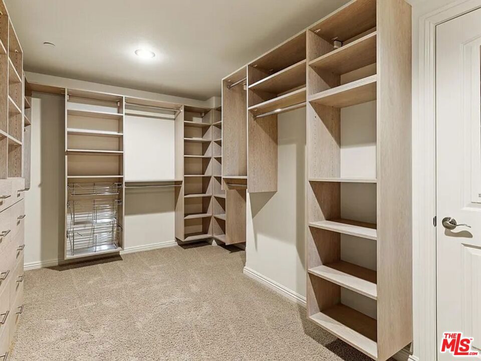1810 S Barrington Avenue 5 Property Photo 19