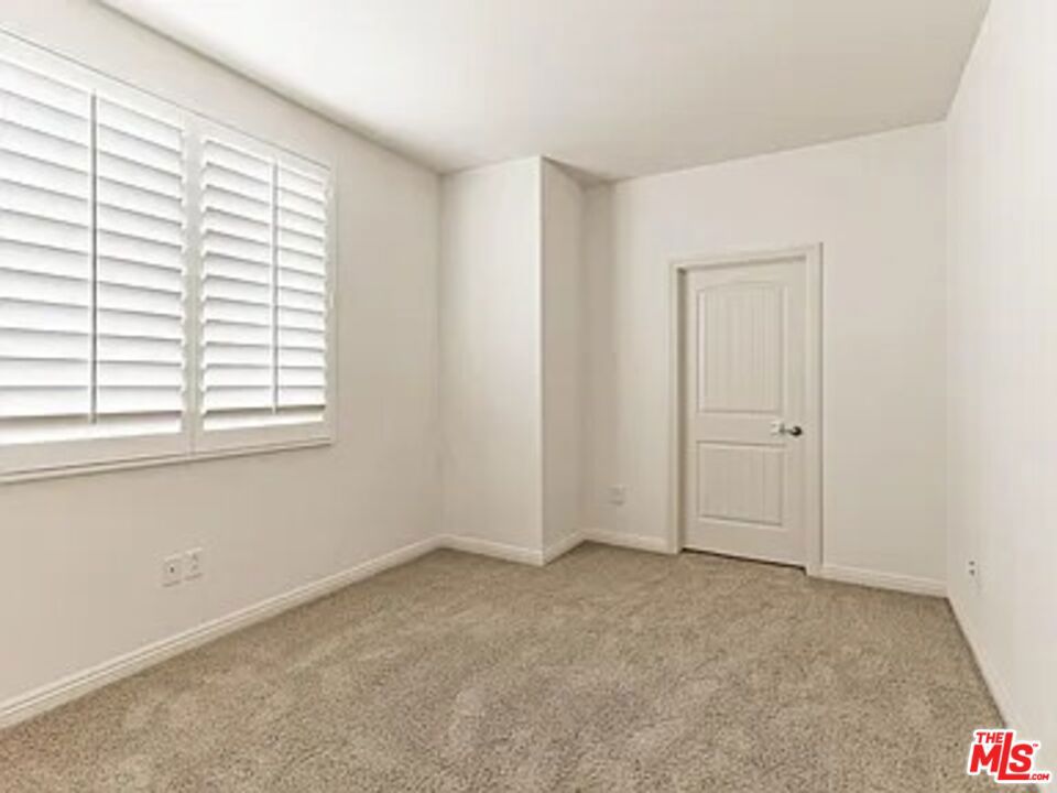 1810 S Barrington Avenue 5 Property Photo 25
