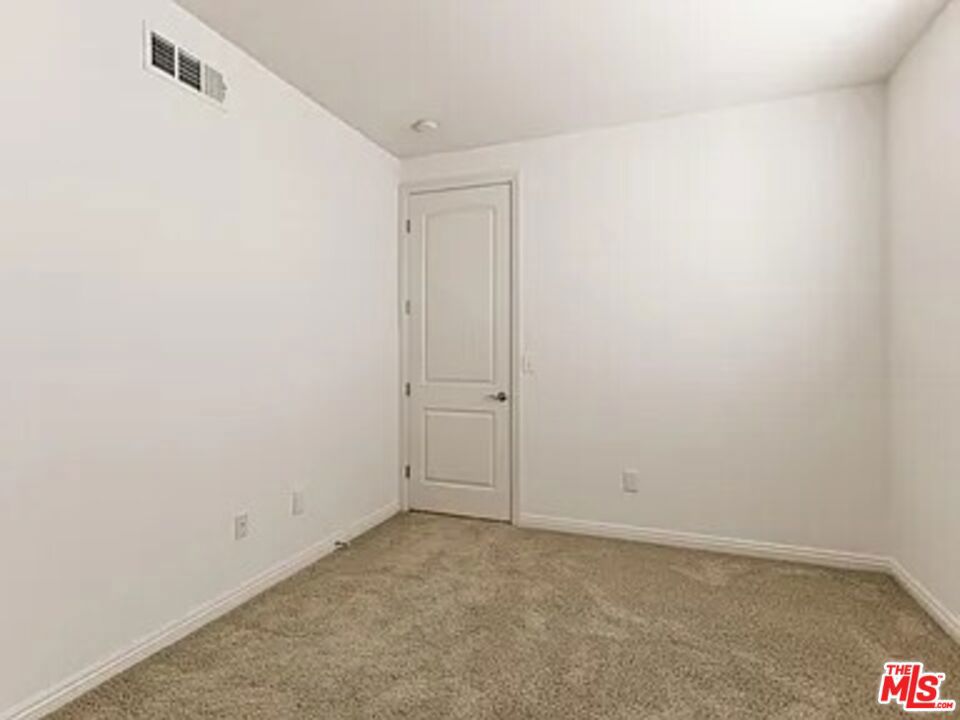 1810 S Barrington Avenue 5 Property Photo 27