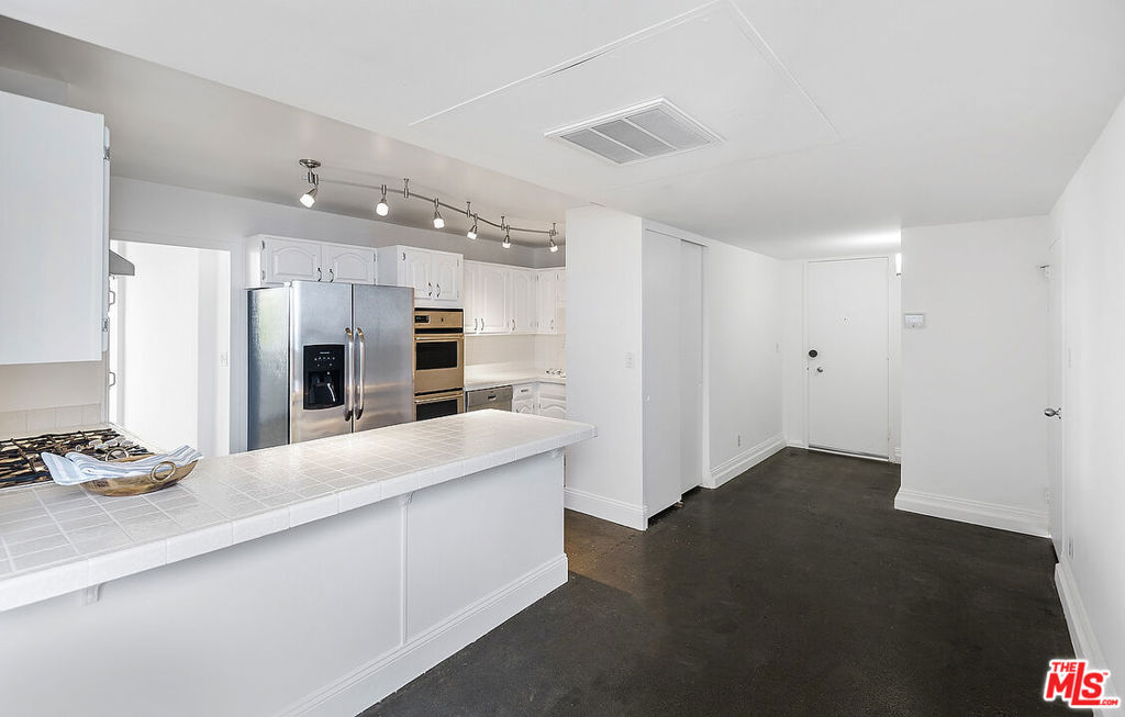17366 W Sunset Boulevard 201 Property Photo 11