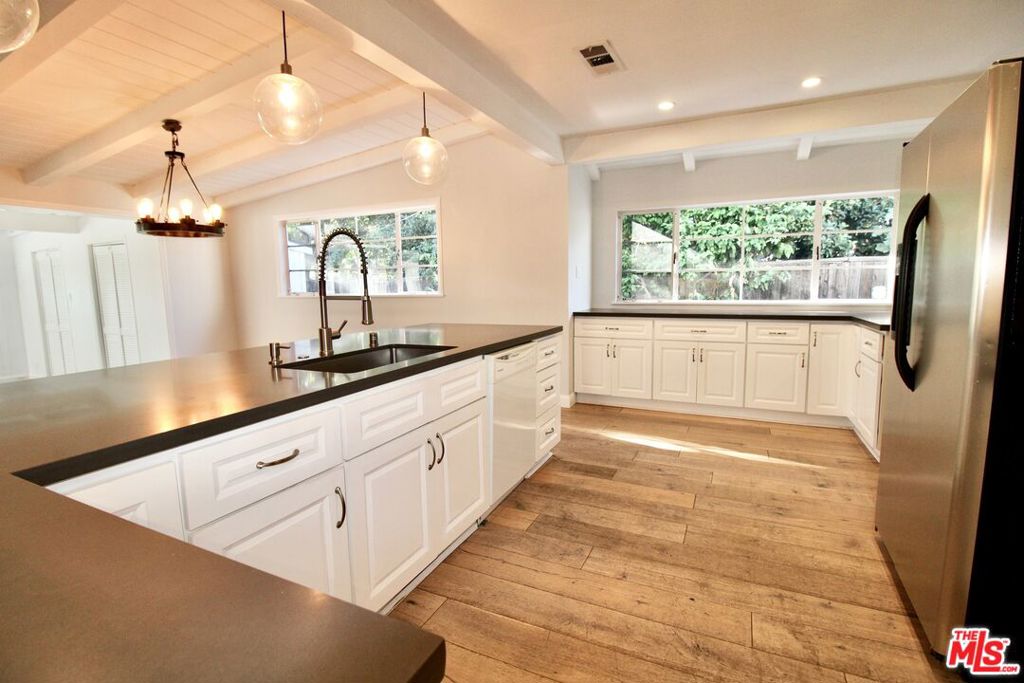 5415 Coldwater Canyon Avenue Property Photo 15
