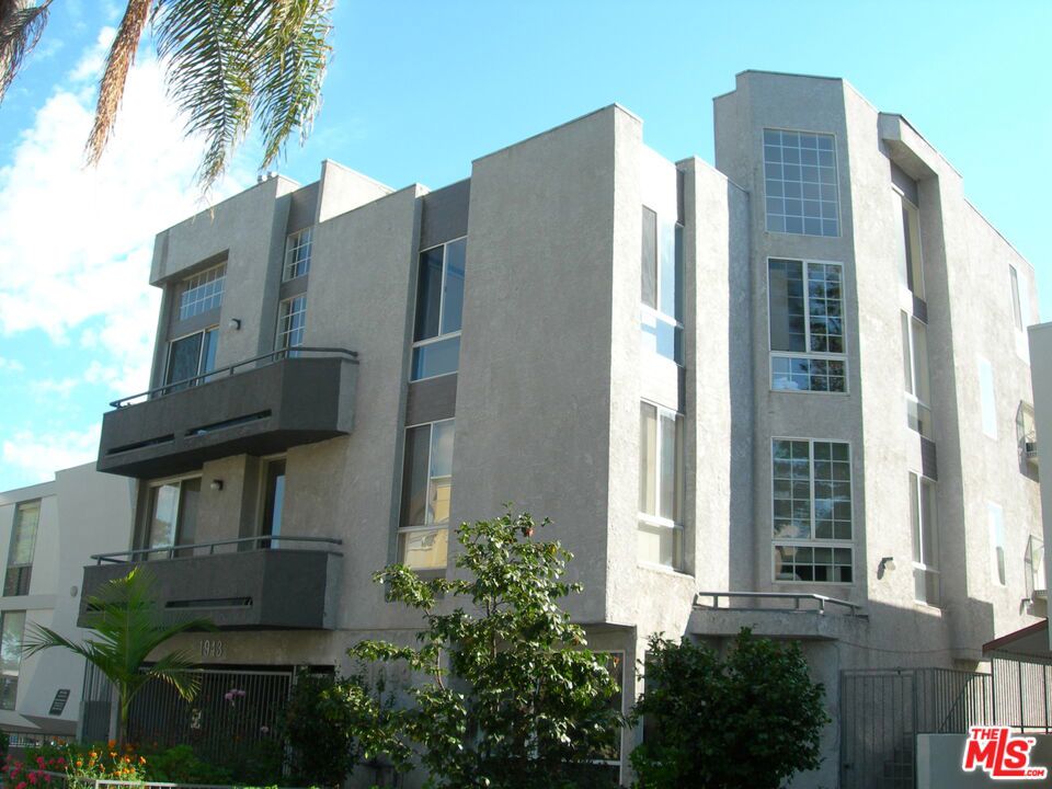 1943 Selby Avenue 101 Property Photo 2