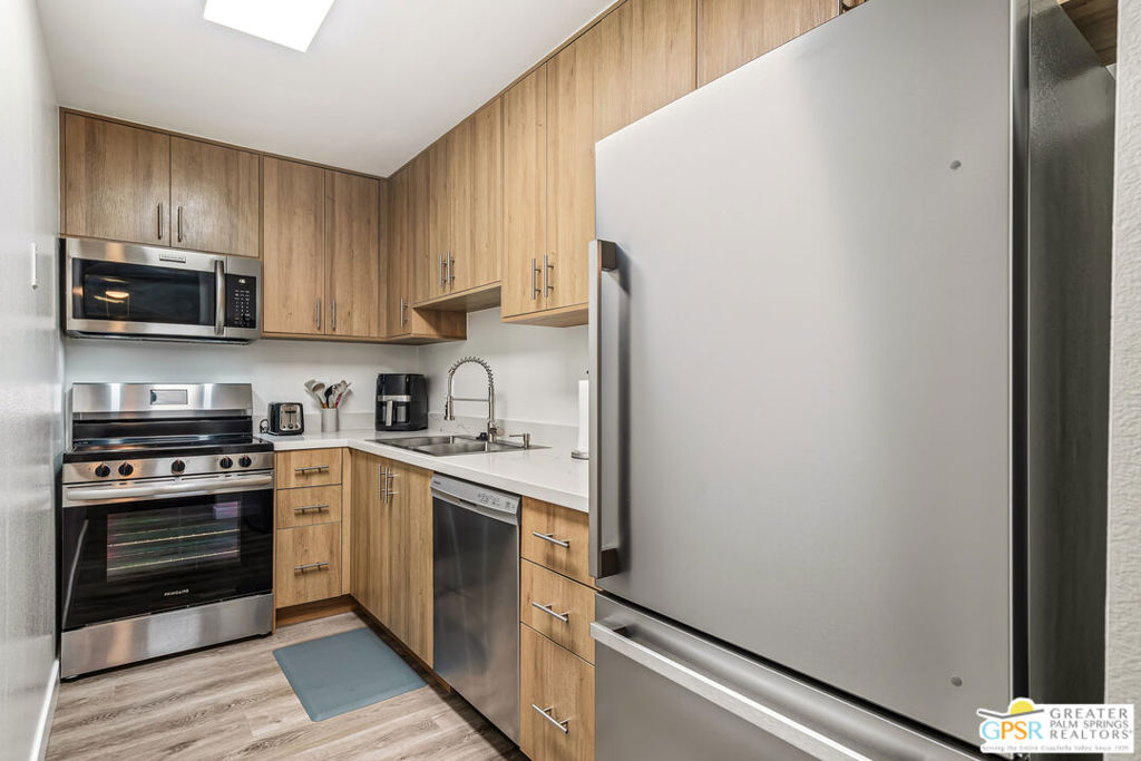 2875 N Los Felices Road 101 Property Photo 8