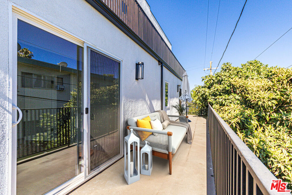 5436 Romaine Street Property Photo 43