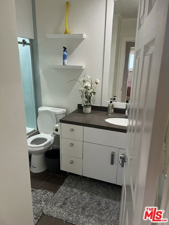 141 S Clark Drive 315 Property Photo 5