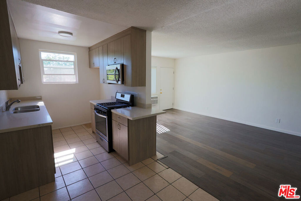 8000 Owensmouth Avenue Property Photo 12