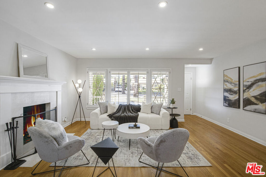22041 Providencia Street Property Photo 6