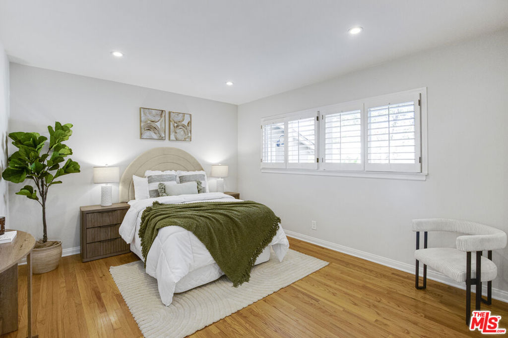 22041 Providencia Street Property Photo 7