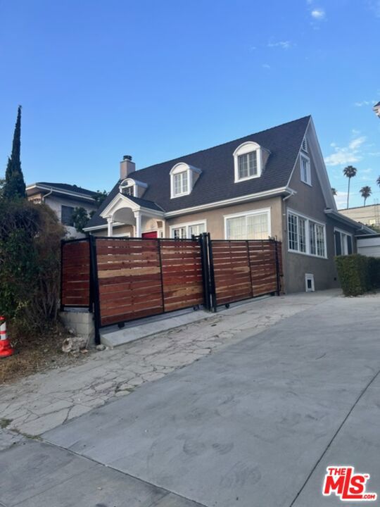 508 S Wilton Place Property Photo 1