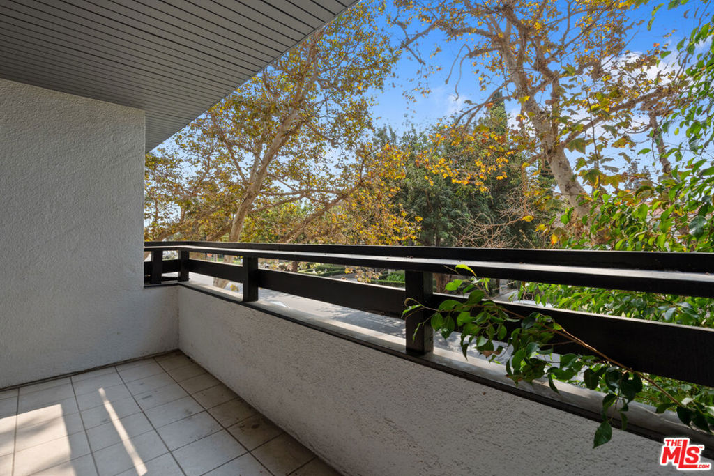 1830 Westholme Avenue 101 Property Photo 5