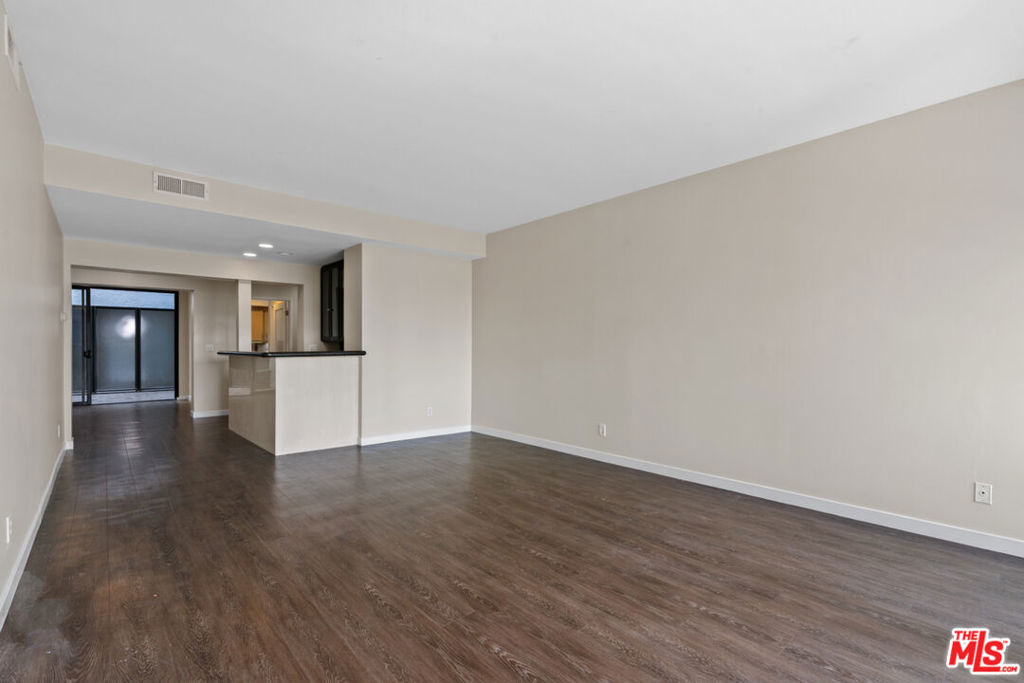 1830 Westholme Avenue 101 Property Photo 6