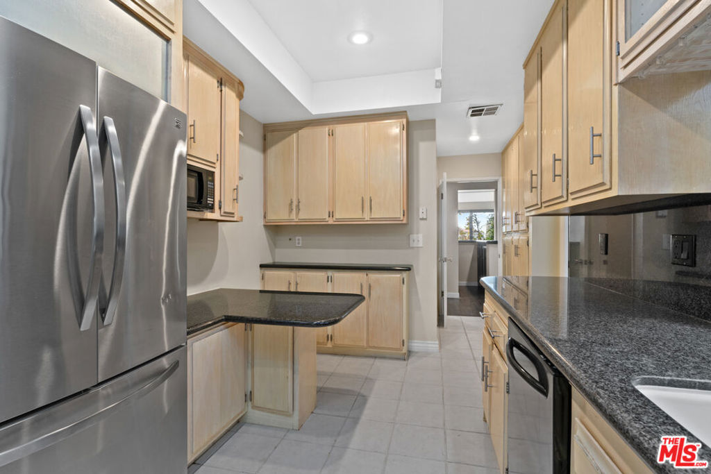 1830 Westholme Avenue 101 Property Photo 12