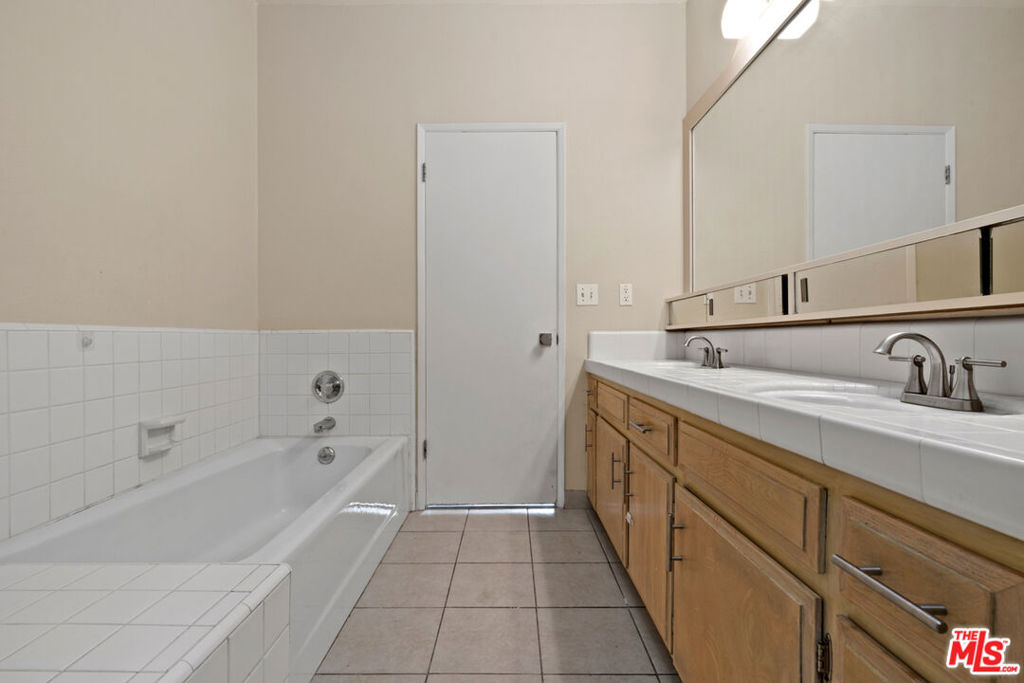 1830 Westholme Avenue 101 Property Photo 18