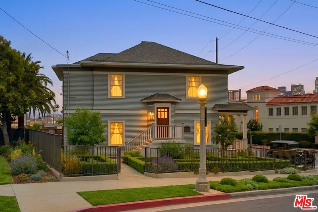 600 E Edgeware Road Property Photo 1