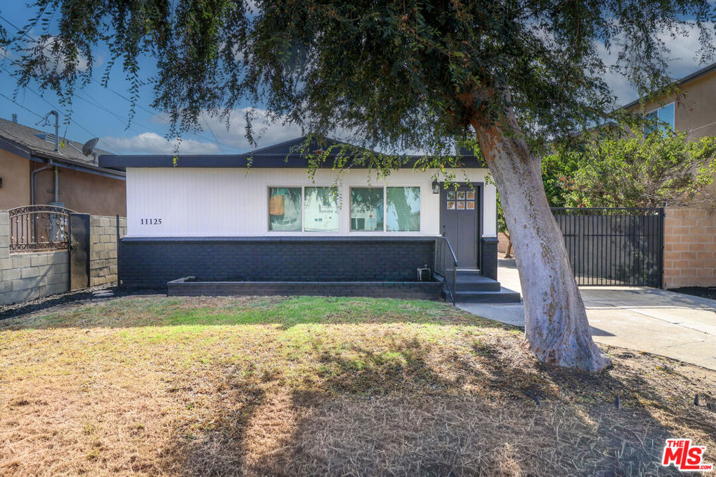 11125 S Osage Avenue Property Photo 1