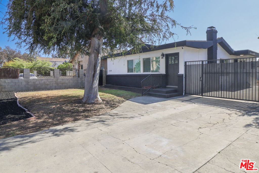 11125 S Osage Avenue Property Photo 2