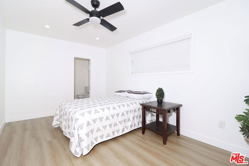 11125 S Osage Avenue Property Photo 10