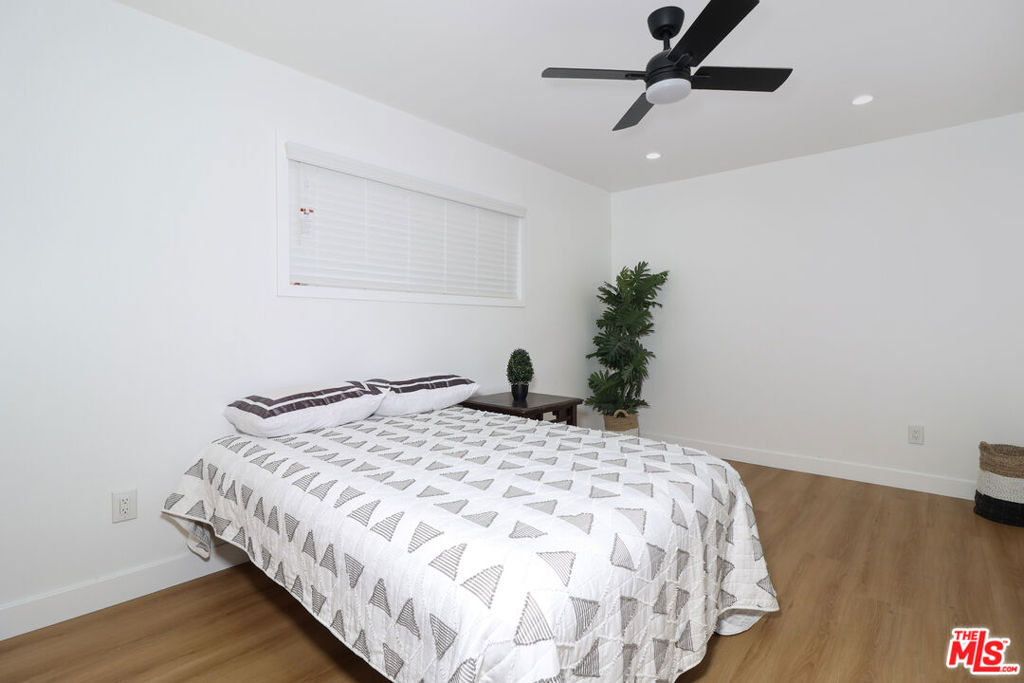 11125 S Osage Avenue Property Photo 11