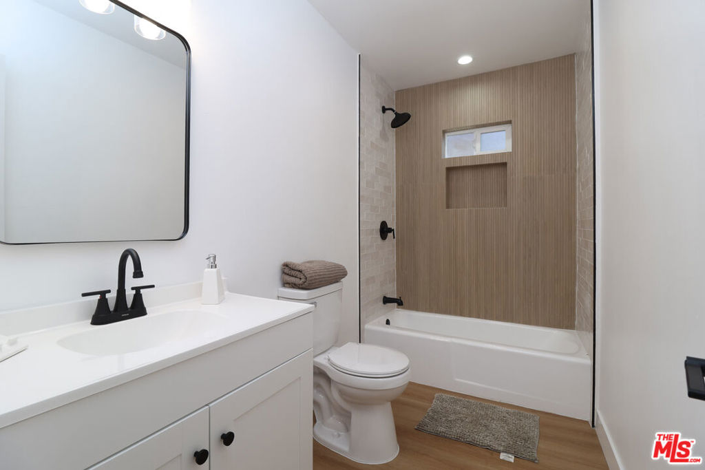 11125 S Osage Avenue Property Photo 15