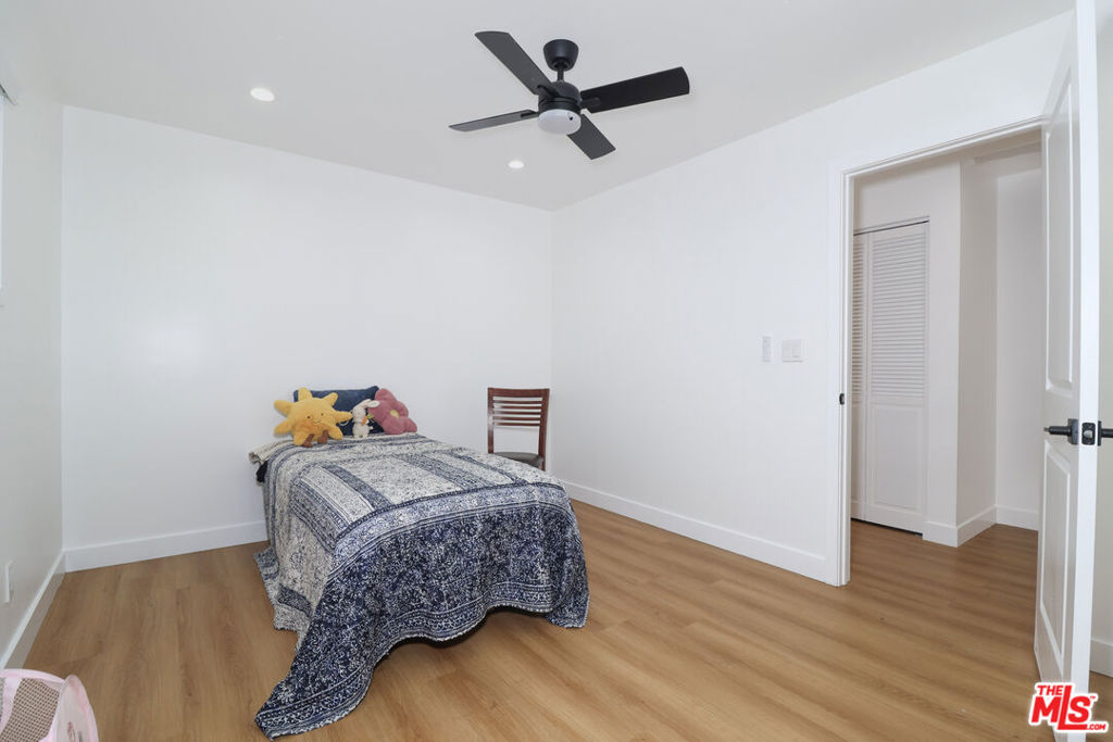 11125 S Osage Avenue Property Photo 17
