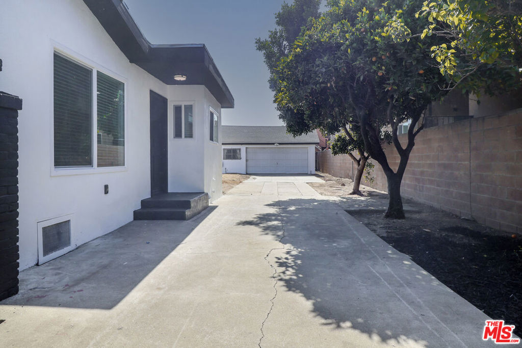 11125 S Osage Avenue Property Photo 28