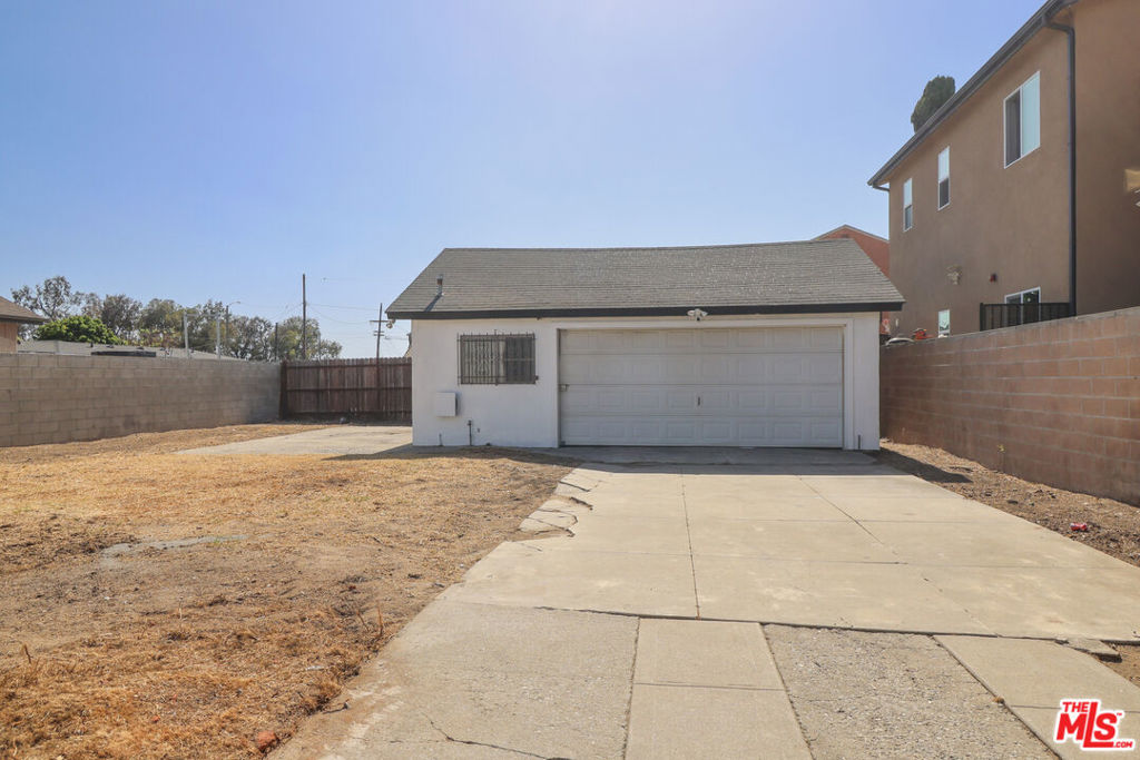 11125 S Osage Avenue Property Photo 29