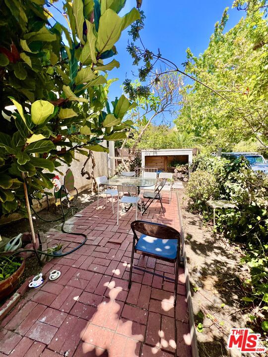 705 Superba Avenue Property Photo 2