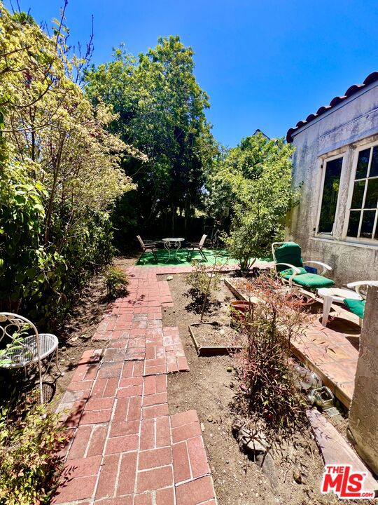 705 Superba Avenue Property Photo 3