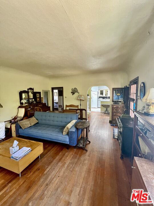 705 Superba Avenue Property Photo 4