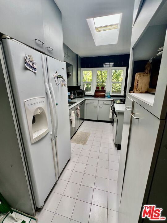 705 Superba Avenue Property Photo 7