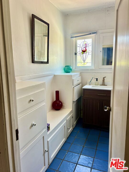 705 Superba Avenue Property Photo 10