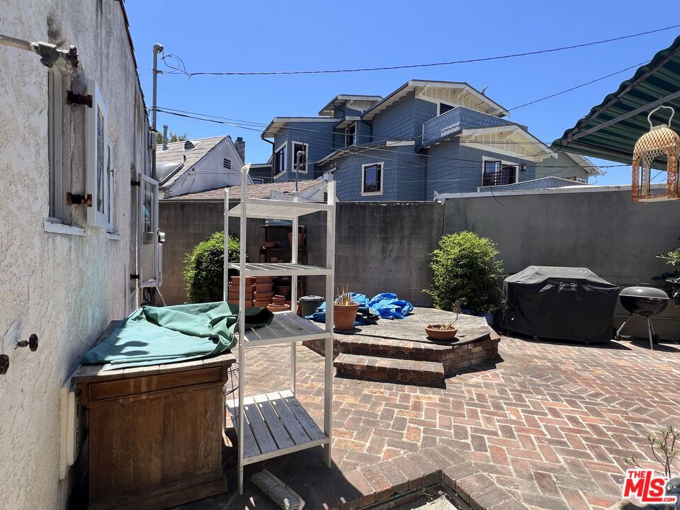 705 Superba Avenue Property Photo 11
