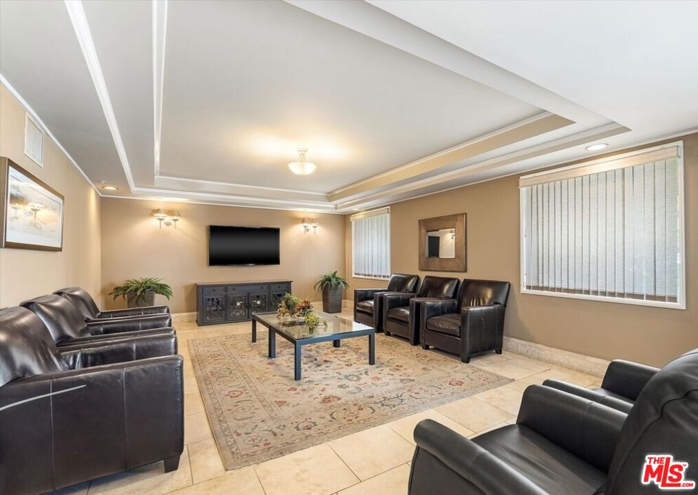 620 S Gramercy Place 301 Property Photo 6