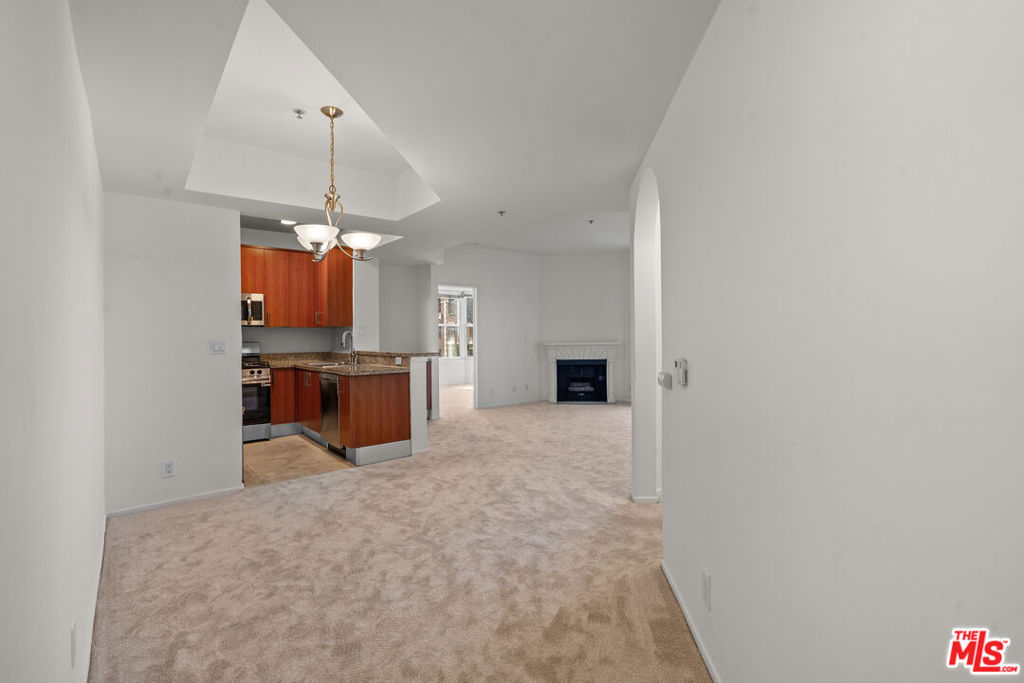 620 S Gramercy Place 301 Property Photo 8