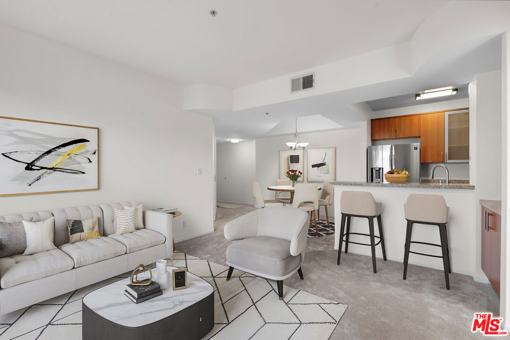 620 S Gramercy Place 301 Property Photo 9