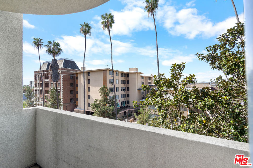 620 S Gramercy Place 301 Property Photo 15