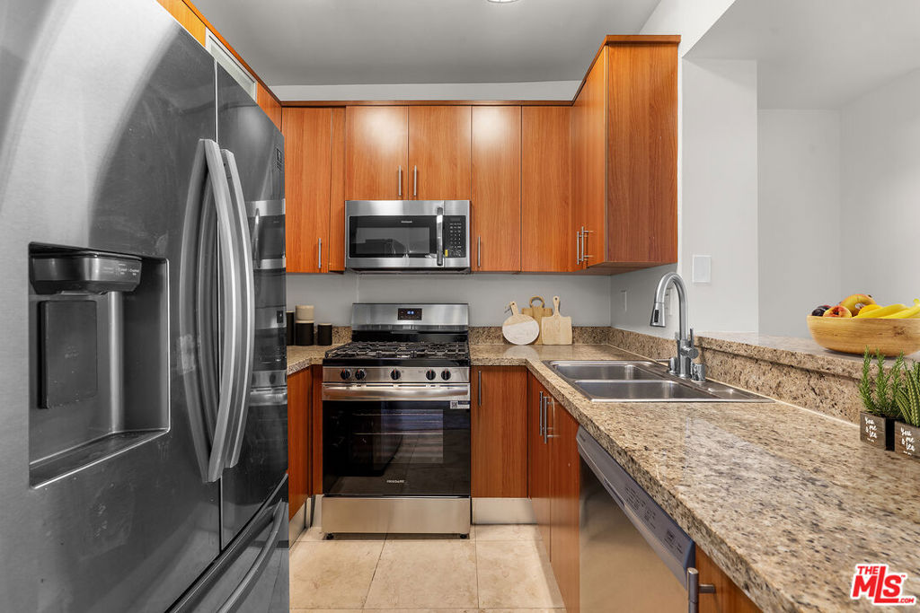 620 S Gramercy Place 301 Property Photo 17
