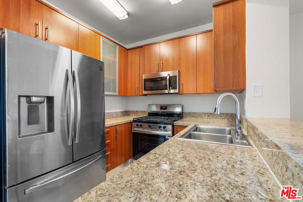 620 S Gramercy Place 301 Property Photo 18