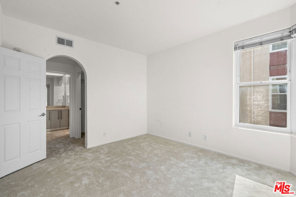 620 S Gramercy Place 301 Property Photo 21