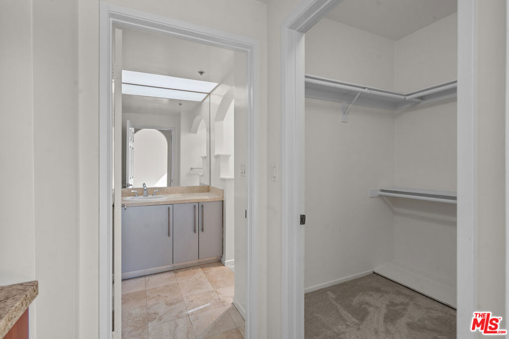 620 S Gramercy Place 301 Property Photo 22