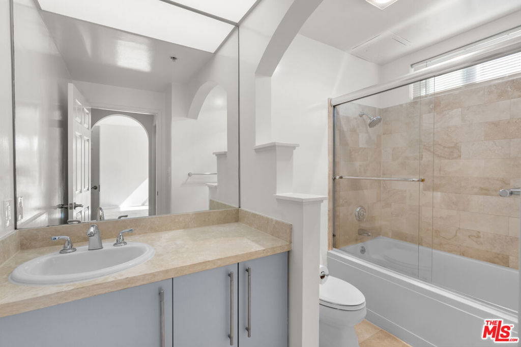 620 S Gramercy Place 301 Property Photo 24