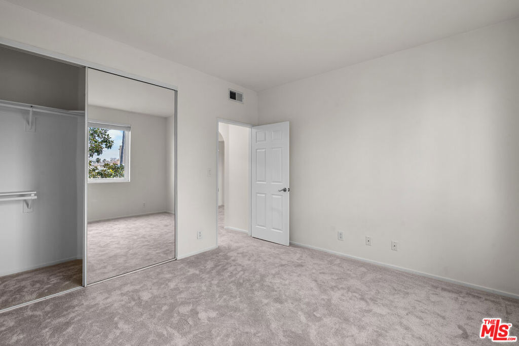 620 S Gramercy Place 301 Property Photo 26