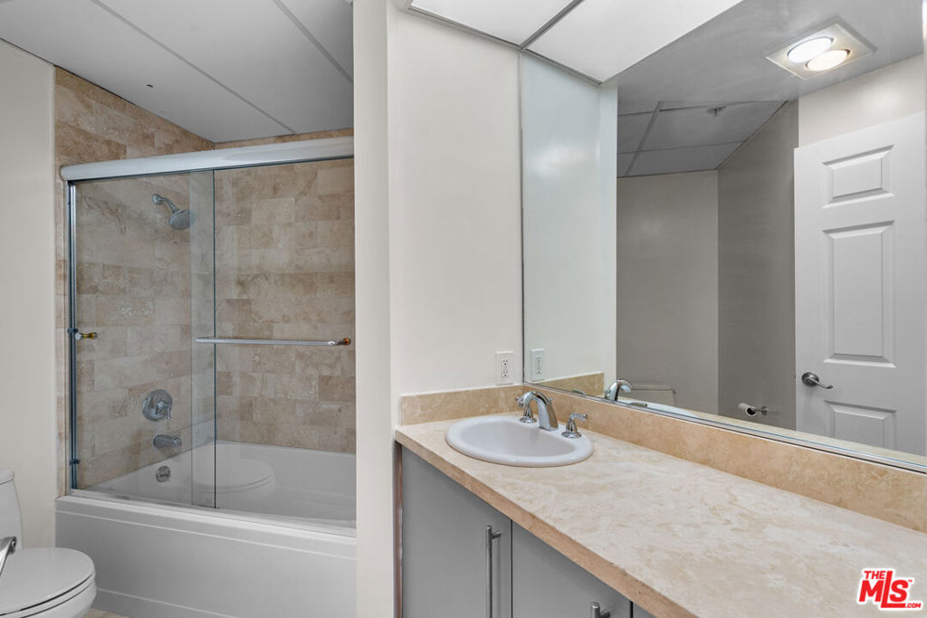 620 S Gramercy Place 301 Property Photo 29