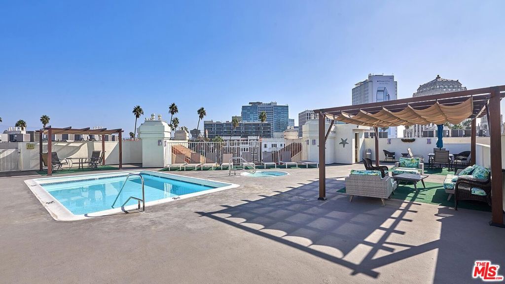 620 S Gramercy Place 301 Property Photo 32